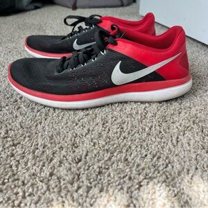 Men’s Nike tennis shoes